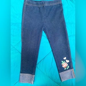 Un-named brand, 2T Jeggings w/ flower on the front pant leg - MINOR FLAW